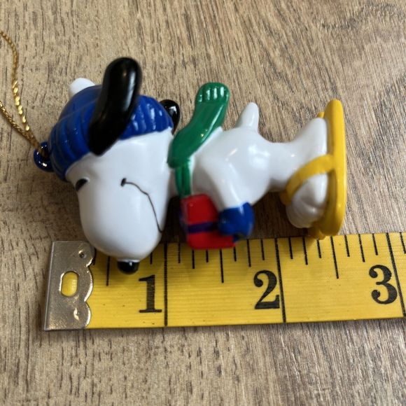 United feature Snoopy Snow Sandals Present Hat Scarf Christmas Tree Ornament - Picture 6 of 7